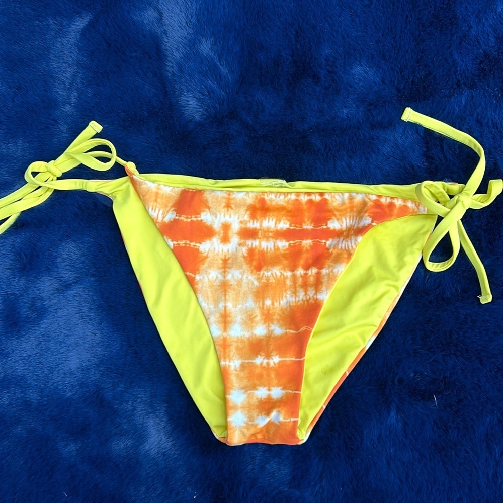 Kiwi Saint Tropez reversible tie dye bikini bottoms size 10